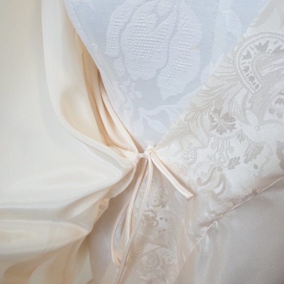 Victoria’s Secret OS Satin Wrap Belted Robe Gown Cream Ivory White Wedding Sexy - Picture 10 of 12